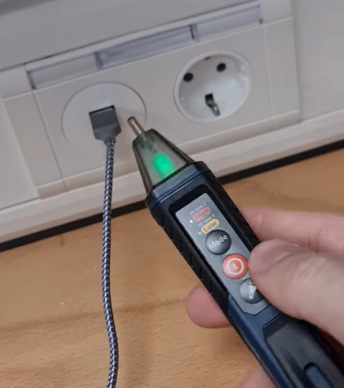 Non-Contact Voltage Detector, Portarble Circuit Tester, Perfect Wire Tester with Alarm and Flashlight, Electrical Tester with LCD Display