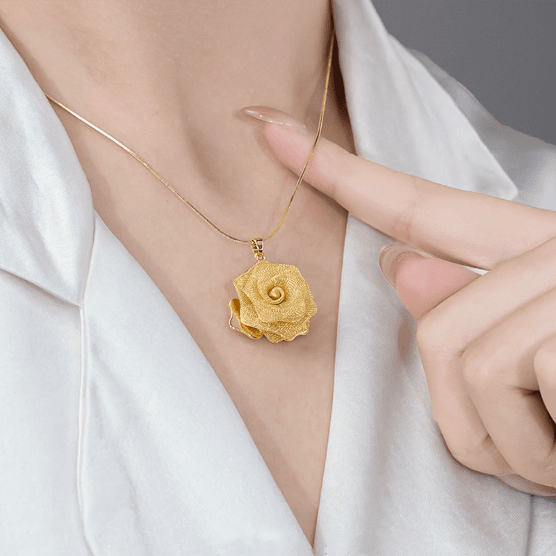 🌹Light and luxurious rose necklace