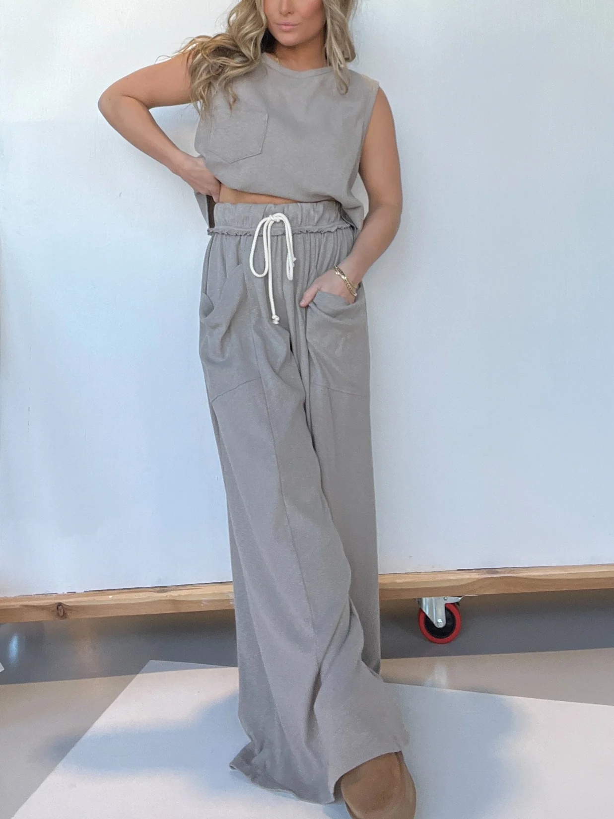 Short Sleeveless Tank Top Wide Leg Sweatpants Set (Buy 2 Free Shipping)