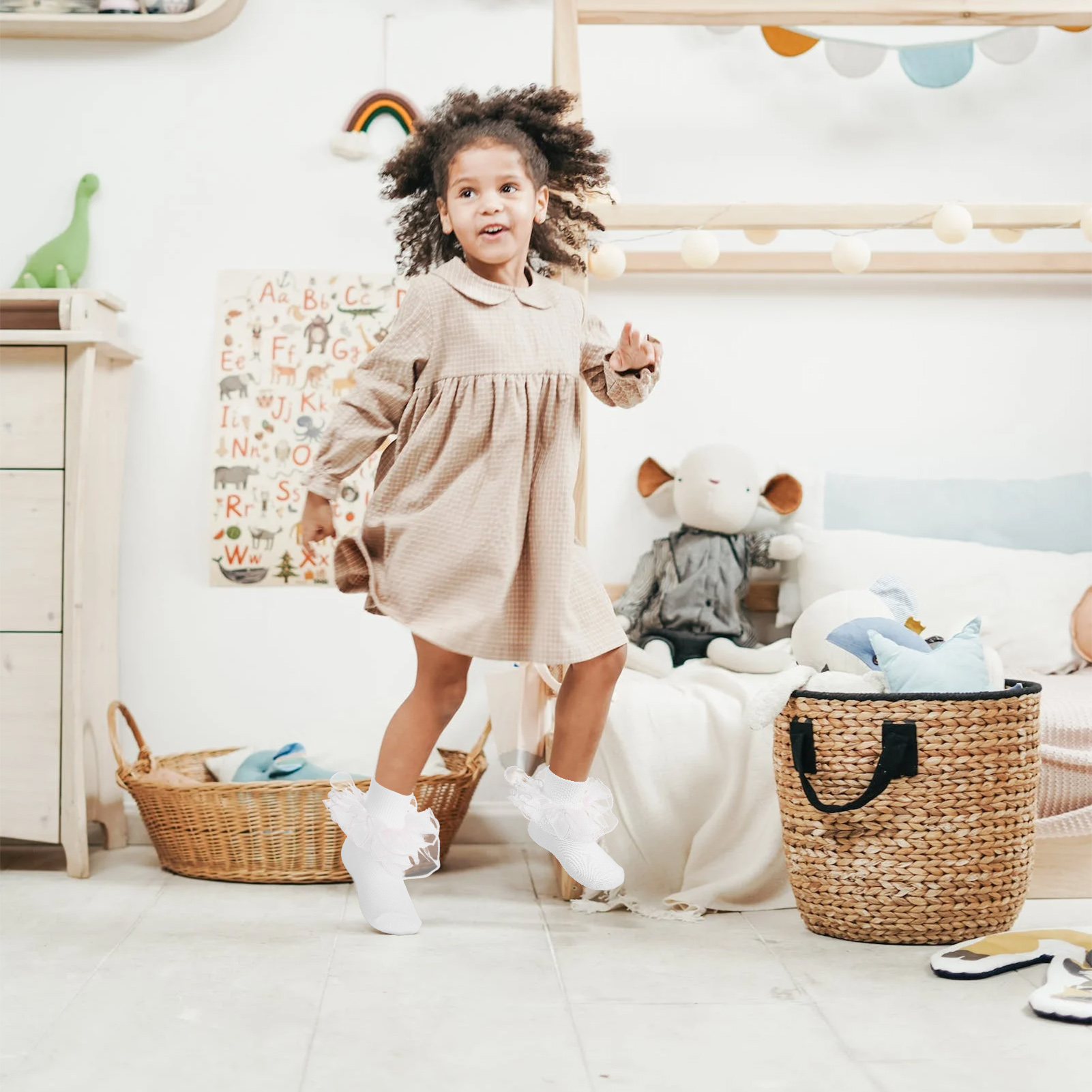 Armscye Girls' Ruffle Cotton Socks, White (6 Pack)