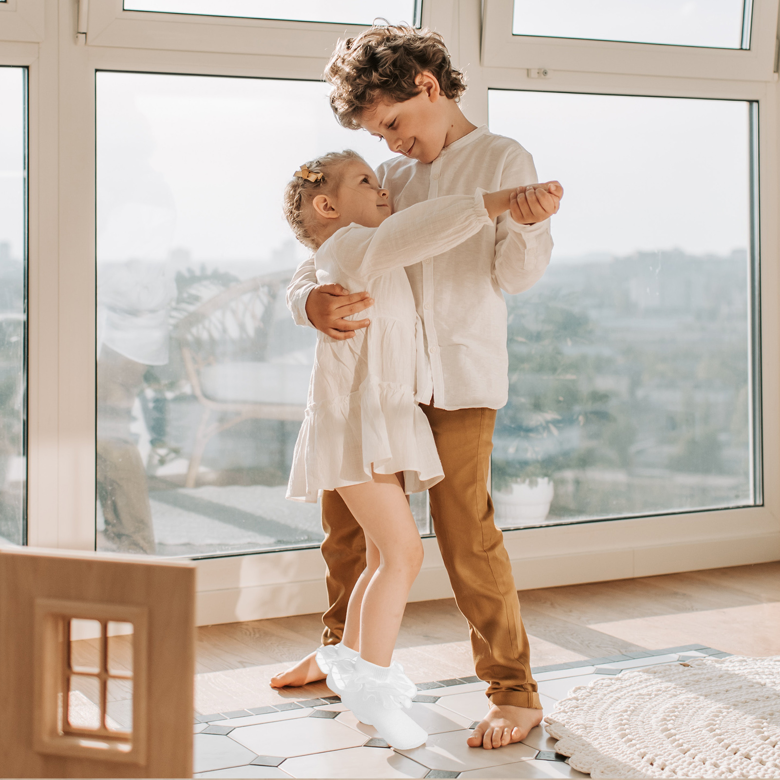 Armscye Girls' Ruffle Cotton Socks, White (6 Pack)