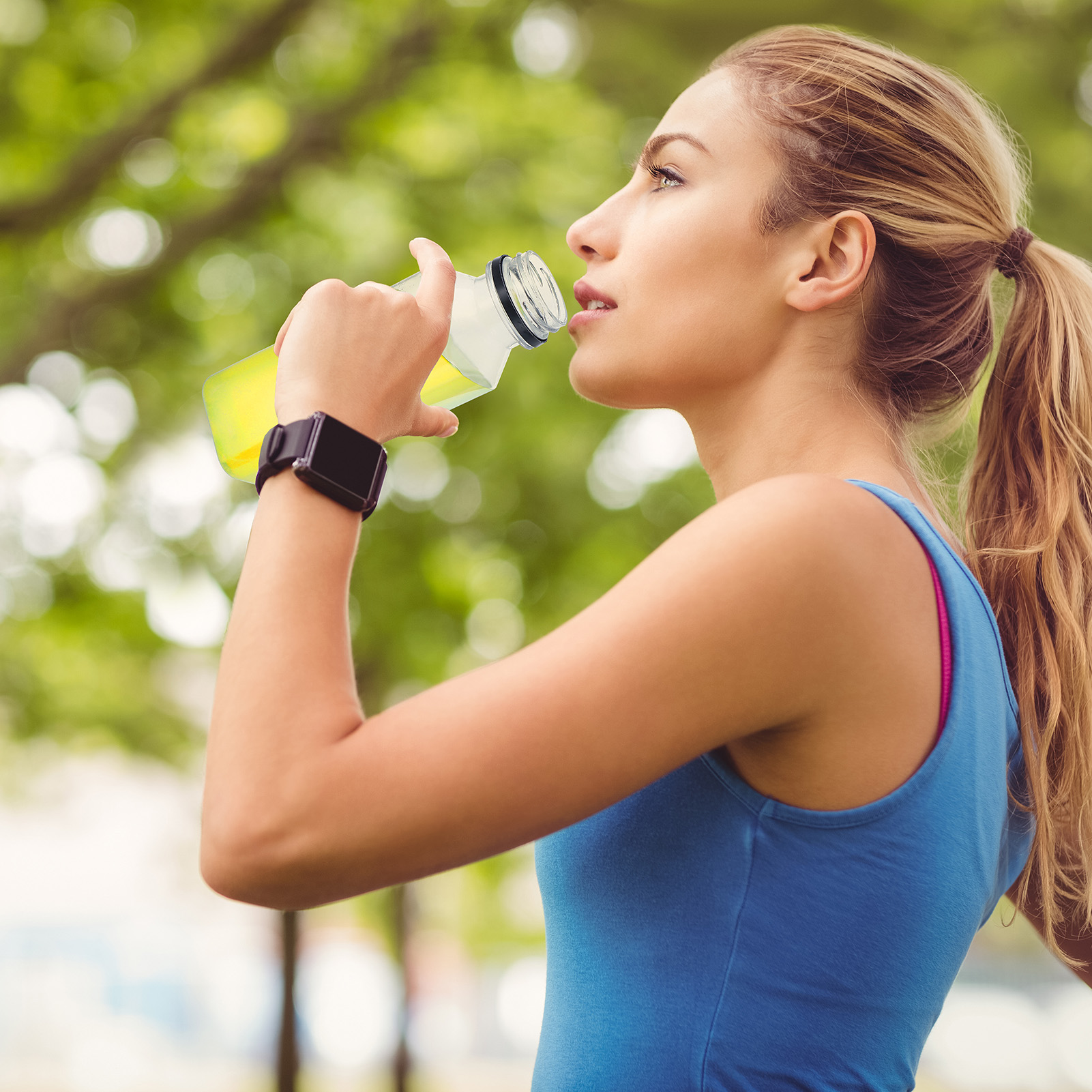 Topekada 7 Pcs 10 oz Empty Plastic Juice Bottles with Lids, Reusable Drink Containers with Brush and Labels, Clear Bulk Juice Containers with Caps for Juicing, Smoothie and Other Beverages