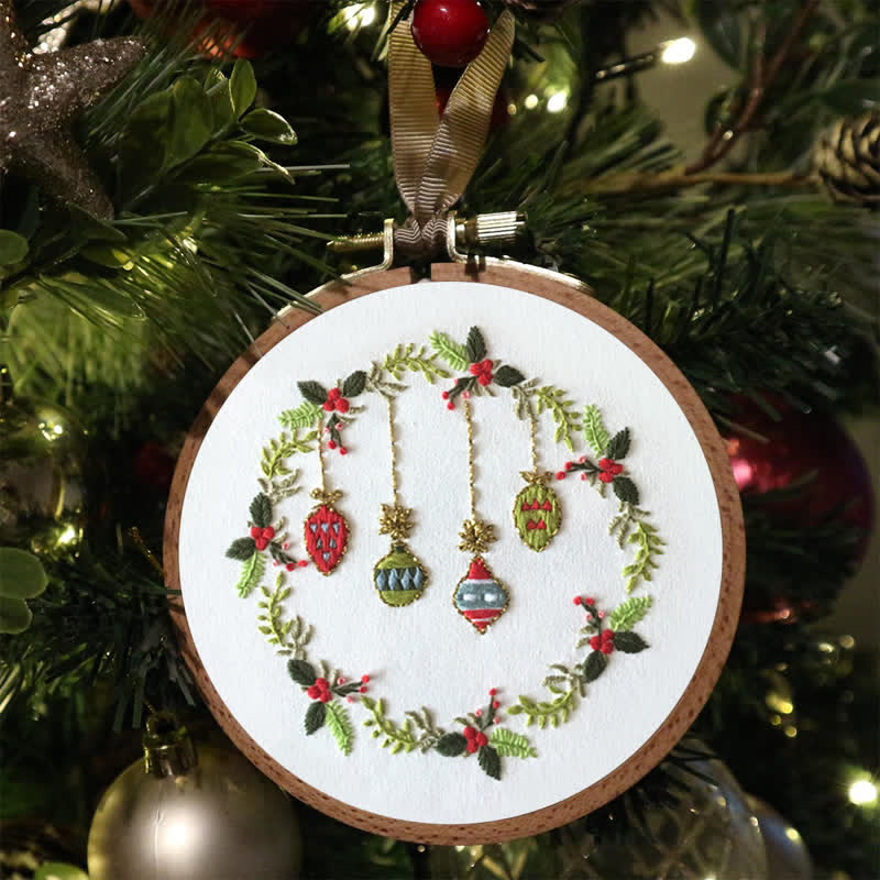 Rubbyoo Embroidery Kit - Beautiful Christmas Wreath - image 4