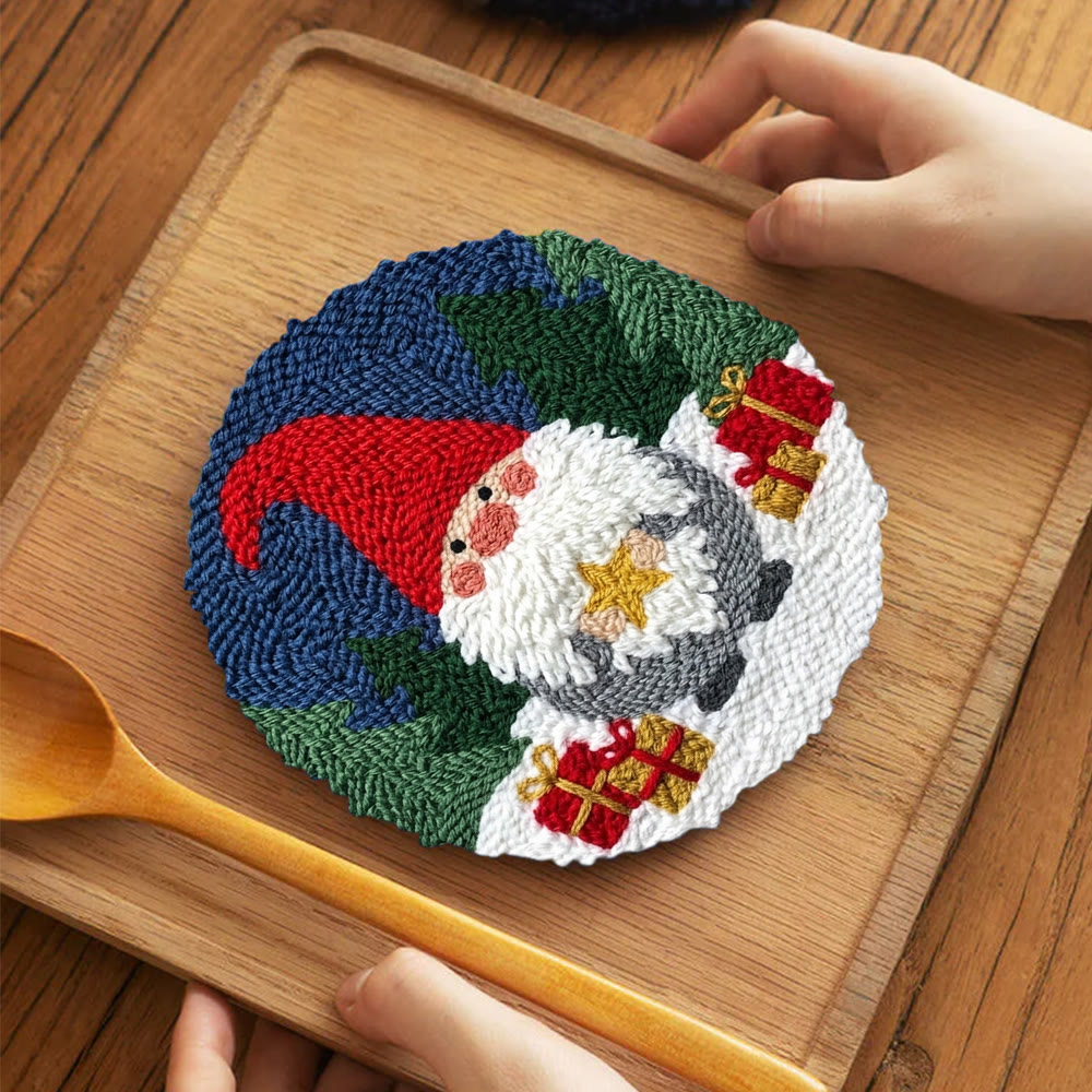 Cute Santa Claus Punch Needle Kit - Eye-catching Xmas Party Decor  | Classic Cartoon Christmas Claus Pattern - image 2