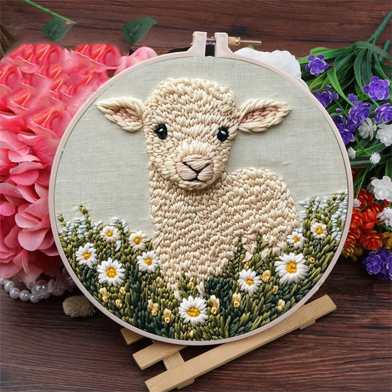 アンティークキルトロング＆ハンドメイド手刺繍ひつじちゃん·͜· ♡ Little Lamb Punch Needle Kit - Daisies Pattern Craft | Perfect For