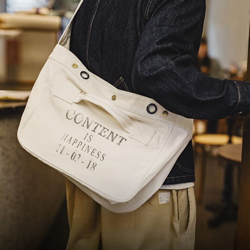 馬登工裝 美式復古機車報童包大容量帆布郵差包印花字母斜挎包男女