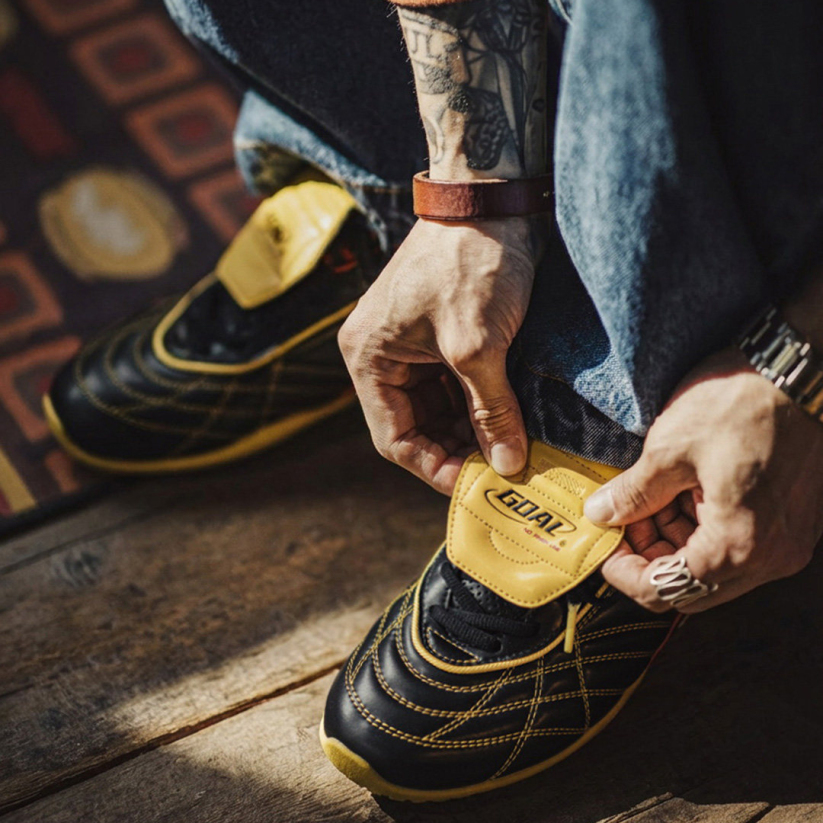 馬登男鞋 復古足球德訓鞋春季翻蓋皮面黑黃色鞋子平底運動休閒鞋