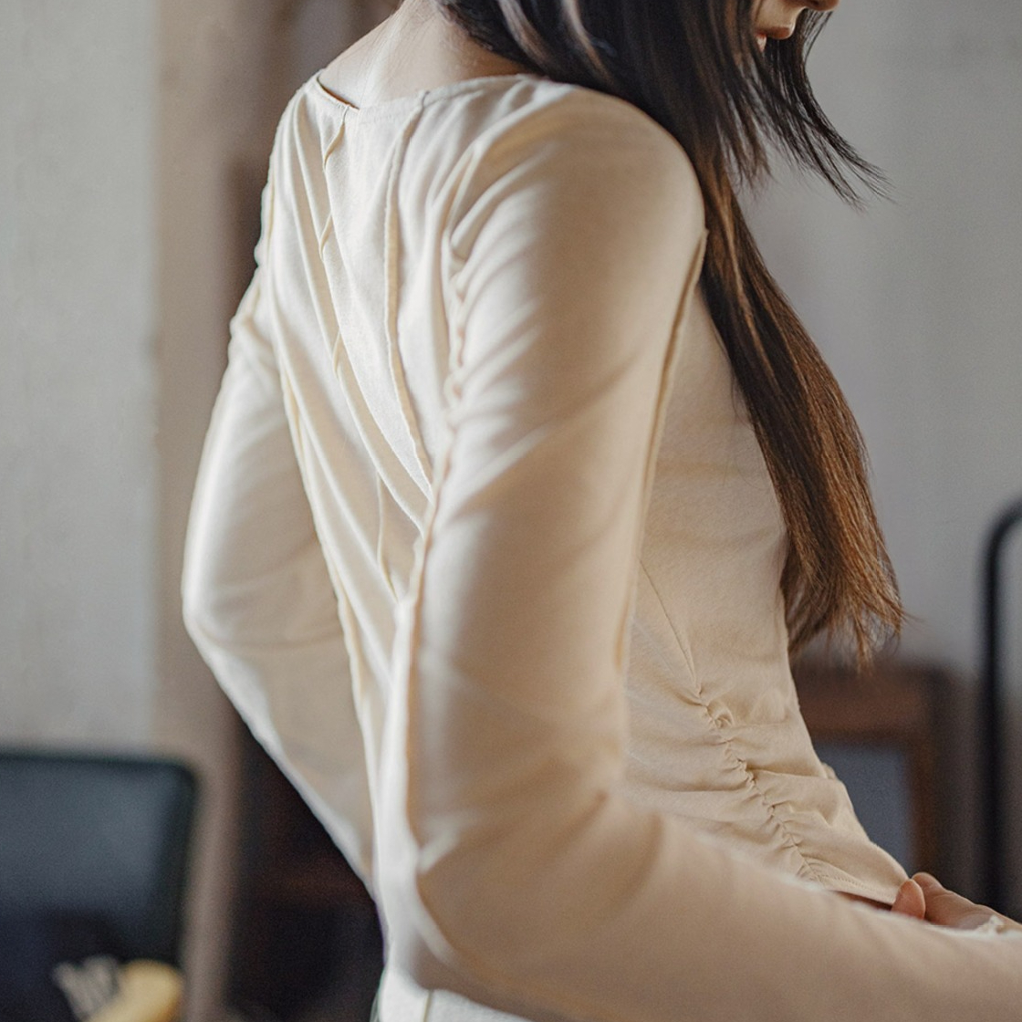 馬登女裝 大領口薄款針織正肩長袖T恤魚骨收腰修身上衣打底罩衫女士夏