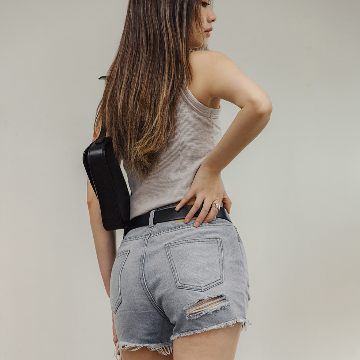 馬登女裝 淺色破洞牛仔褲顯瘦辣妹熱褲毛邊設計百搭短褲夏季女