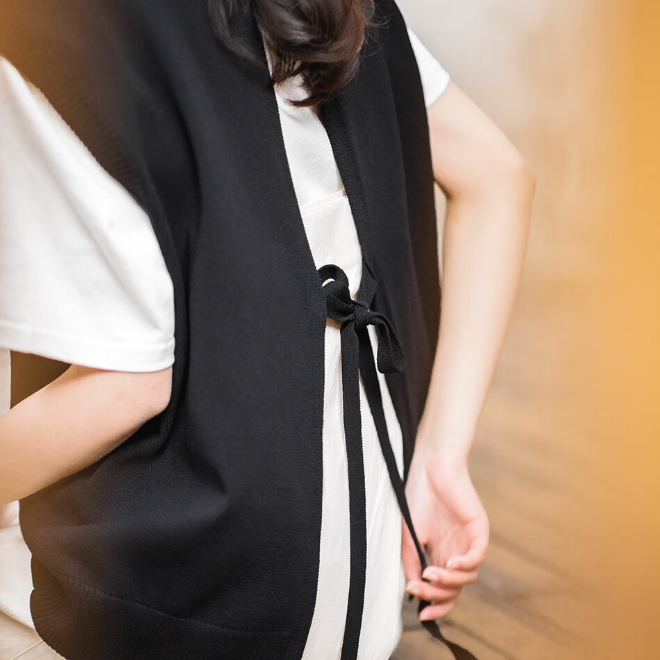 馬登女裝 法式休閒V領疊穿針織馬甲無袖露背系帶慵懶風坎肩上衣