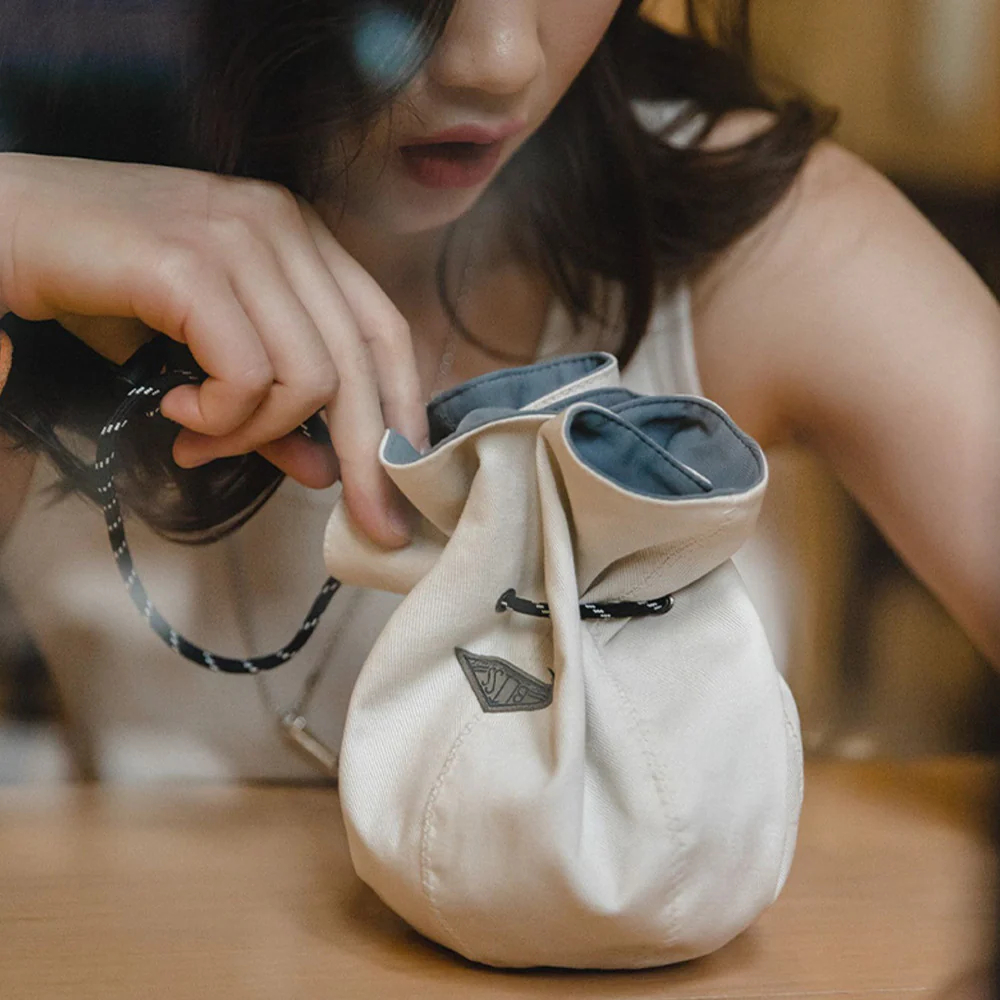 馬登女裝 米白色灰藍色兩用漁夫帽便攜手提零錢包錢袋遮陽帽子男女