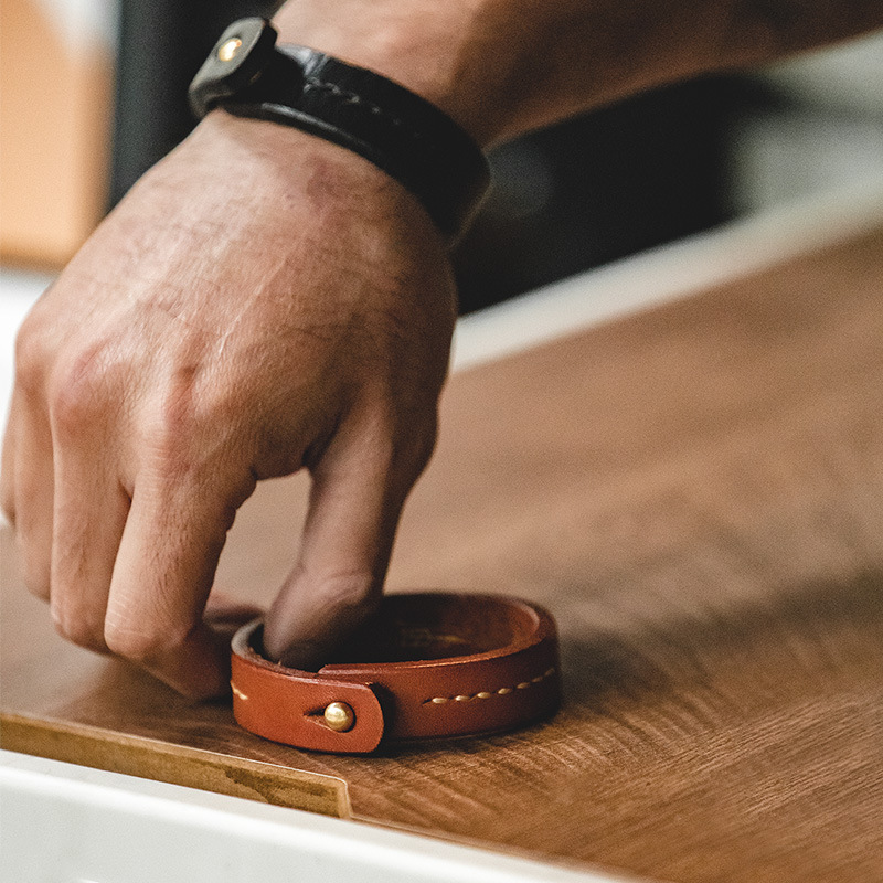 馬登工裝 復古植鞣牛皮燙金手環阿美咔嘰印第安寬手鐲手腕配飾