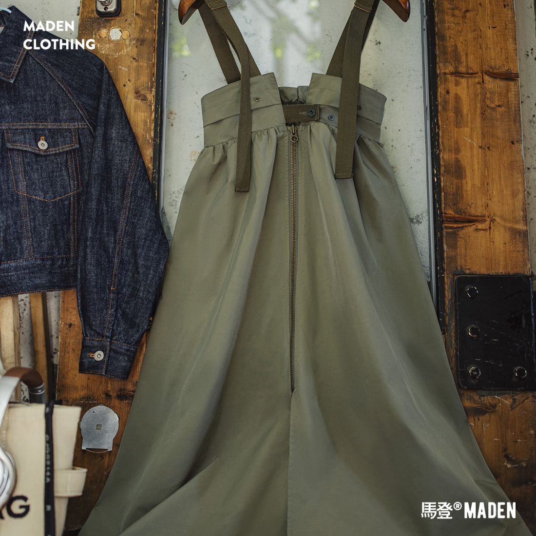 馬登女裝 寬鬆吊帶疊穿工裝背帶連衣裙高收腰A字半身長款傘裙秋季