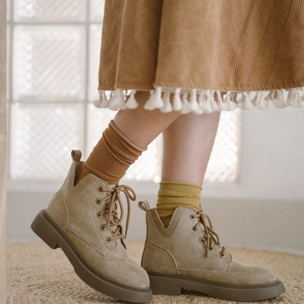 秋冬季旅遊配裙子穿的靴子女英倫風馬丁靴薄款潮小短靴