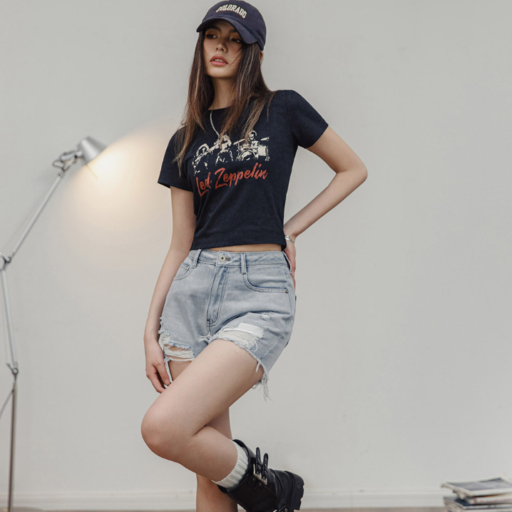 馬登女裝 淺色破洞牛仔褲顯瘦辣妹熱褲毛邊設計百搭短褲夏季女