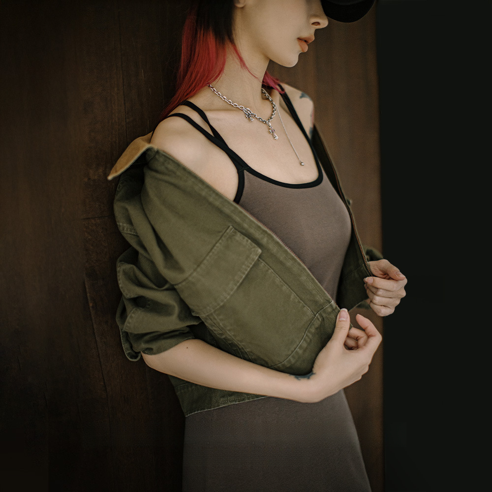 馬登女裝 格雷系修身交叉吊帶背心連衣裙無袖露背U領針織長裙