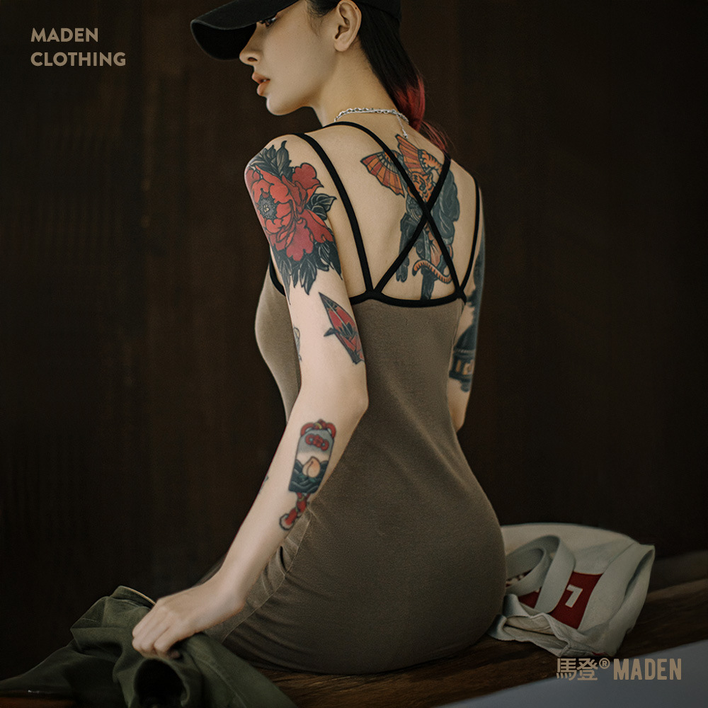 馬登女裝 格雷系修身交叉吊帶背心連衣裙無袖露背U領針織長裙