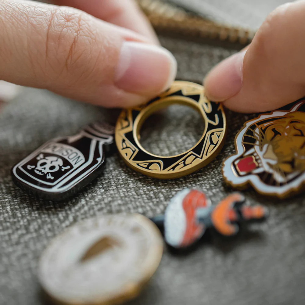 馬登女裝 美式復古珐琅蝴蝶扣胸針配飾阿美哢嘰徽章玩物