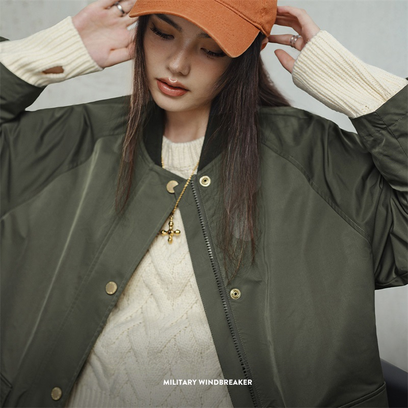 馬登女裝 復古橄欖綠風衣中長款高級感大衣寬鬆翻蓋口袋工裝外套春秋