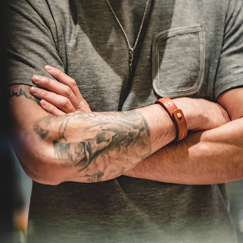 馬登工裝 復古植鞣牛皮燙金手環阿美咔嘰印第安寬手鐲手腕配飾