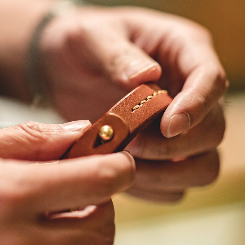 馬登工裝 復古植鞣牛皮燙金手環阿美咔嘰印第安寬手鐲手腕配飾