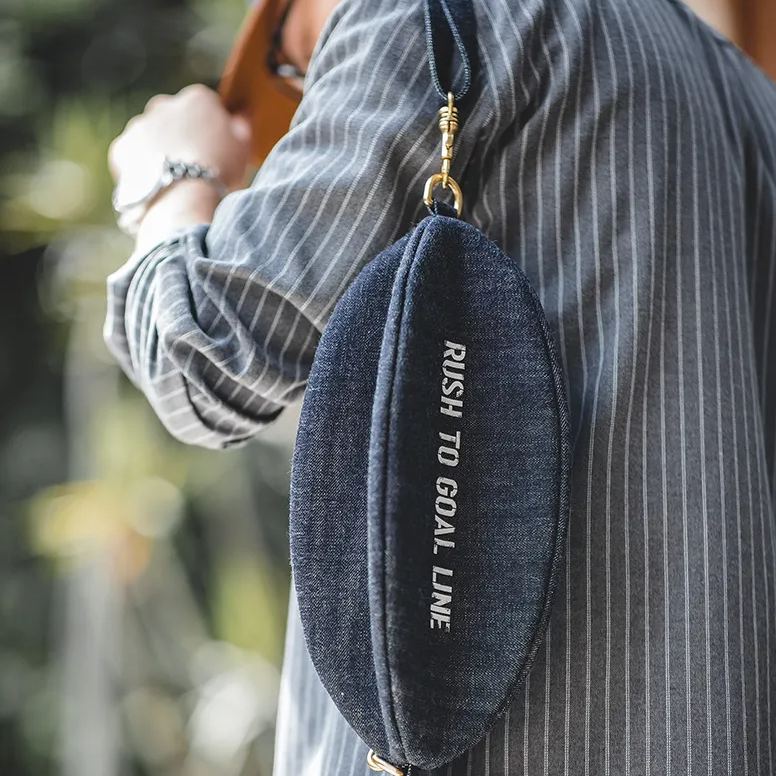 馬登工裝 復古牛仔斜挎橄欖球胸包丹寧字母通勤單肩大容量胸包潮