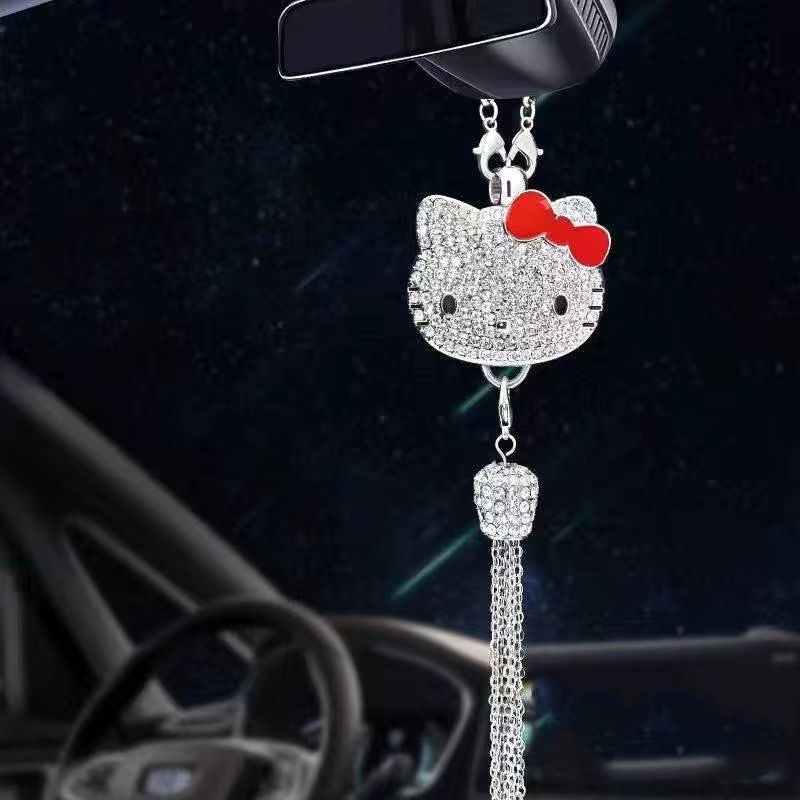 Wisiorek aromaterapeutyczny z metalowym i diamentowym logo samochodu