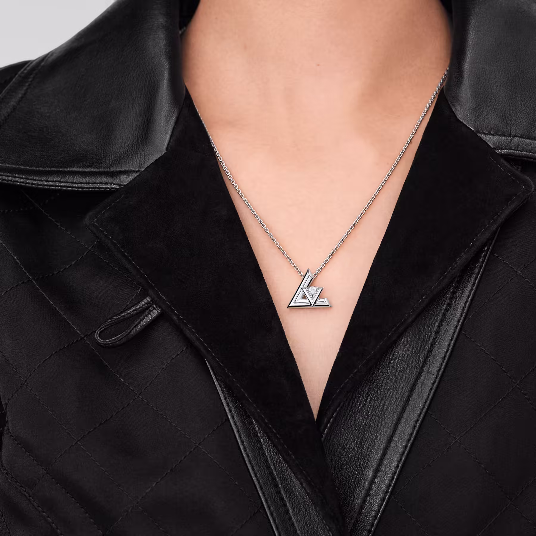 Volt One Large Pendant, White Gold And Diamond Q93807