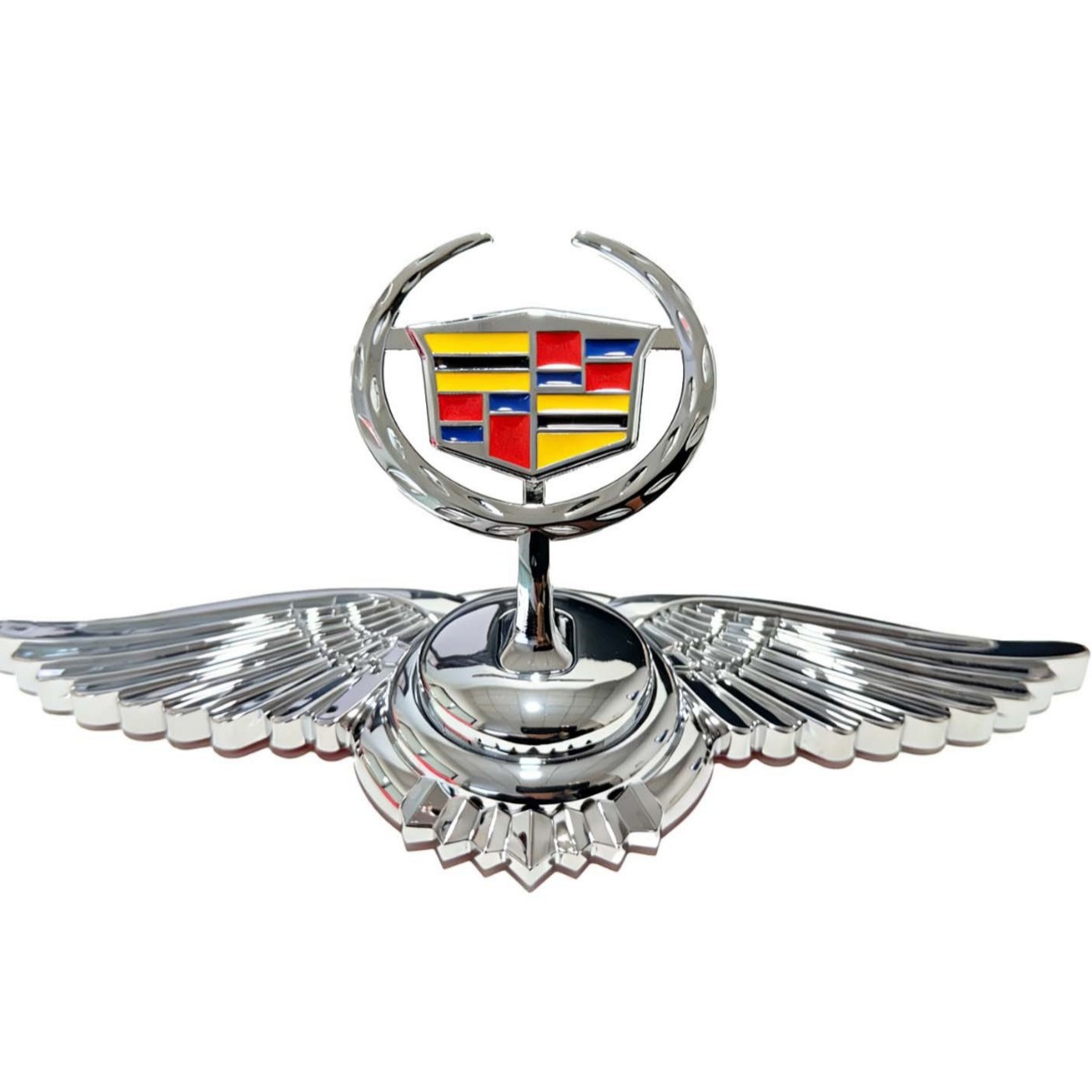 Naklejka z emblematem na maskę samochodu