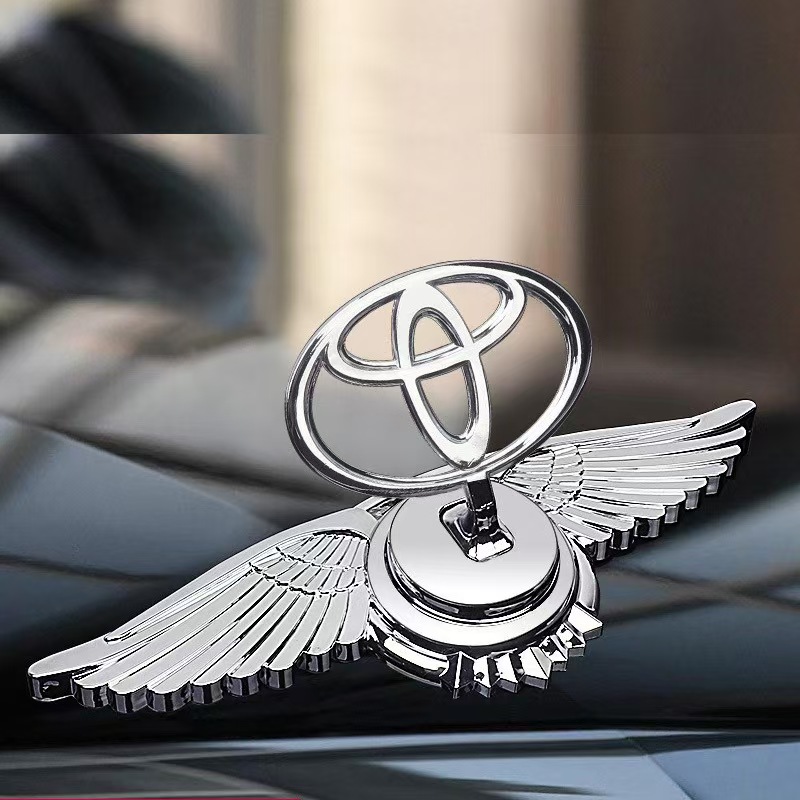 Naklejka z emblematem na maskę samochodu