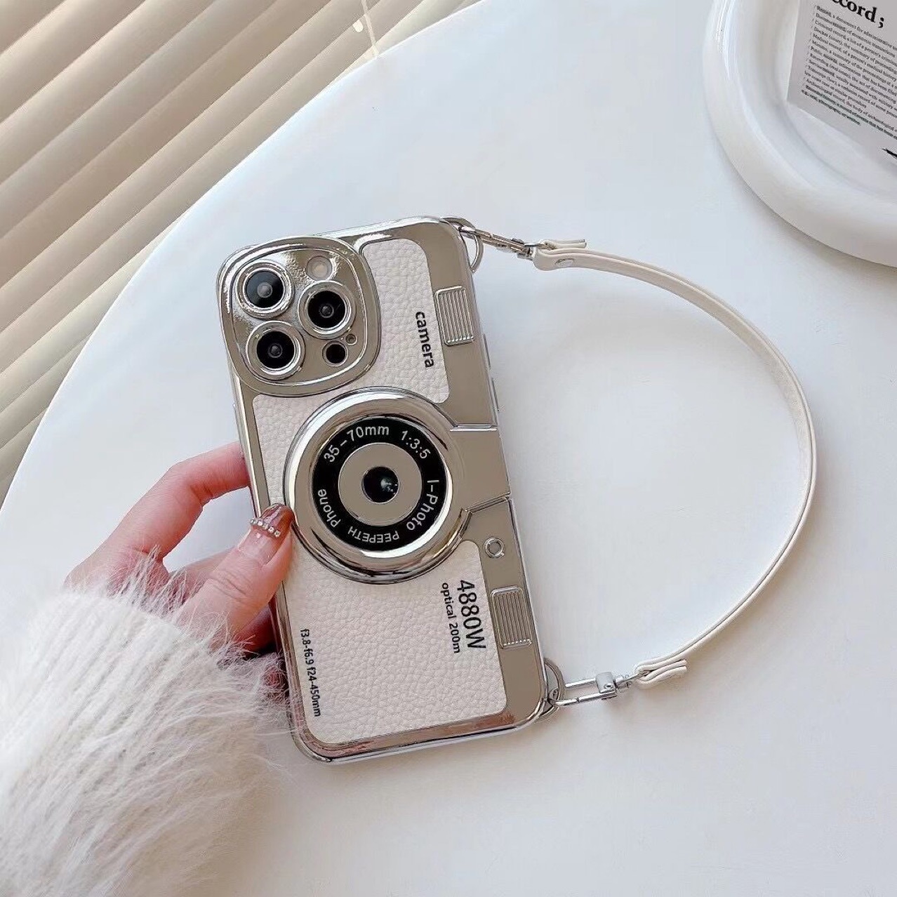 Vintage Vibes: limitowana edycja Old School Camera Case na iPhone'a
