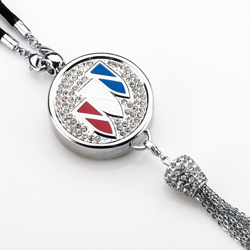 Wysadzana diamentami zawieszka z logo samochodu do aromaterapii