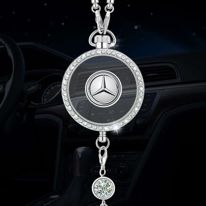Wisiorek z logo aromaterapii samochodowej z metalu i diament��w