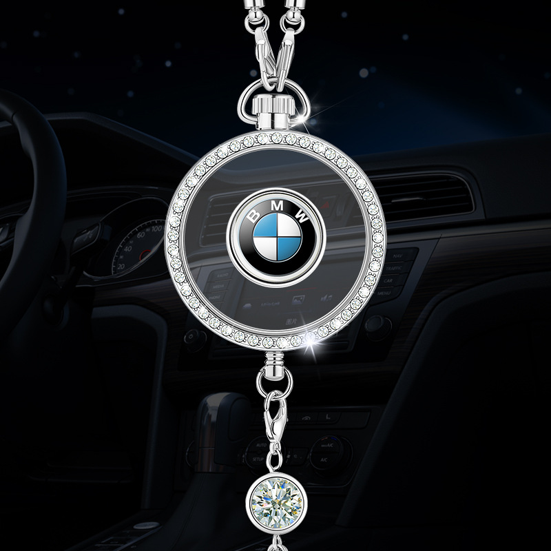Wisiorek z logo aromaterapii samochodowej z metalu i diament��w
