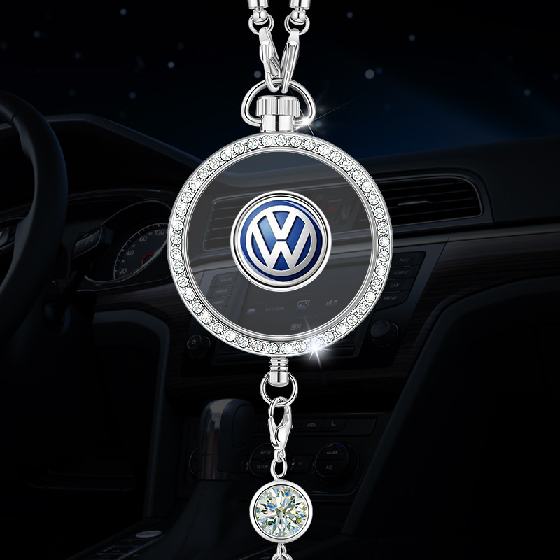 Wisiorek z logo aromaterapii samochodowej z metalu i diament��w