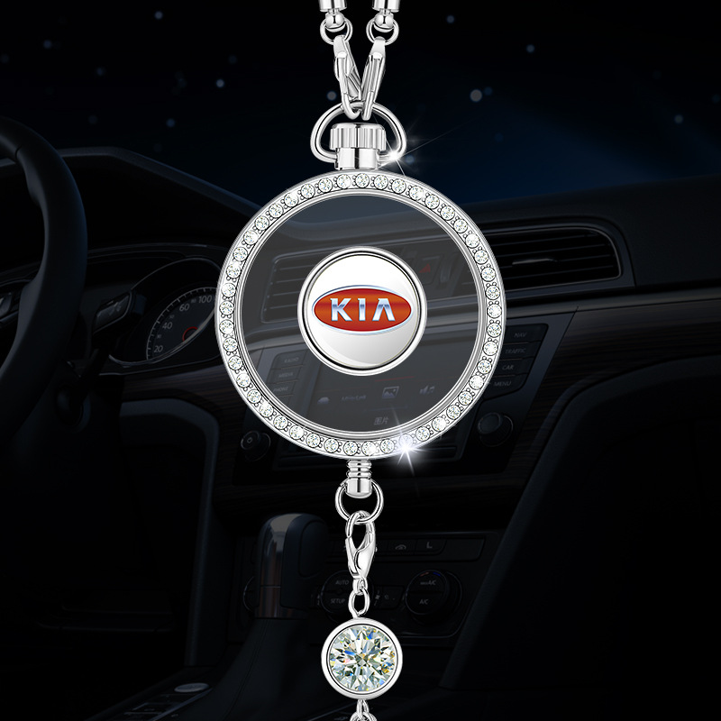 Wisiorek z logo aromaterapii samochodowej z metalu i diament��w