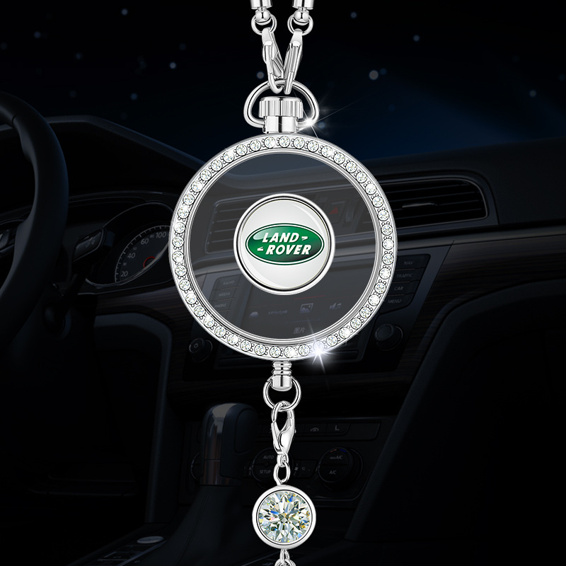 Wisiorek z logo aromaterapii samochodowej z metalu i diament��w