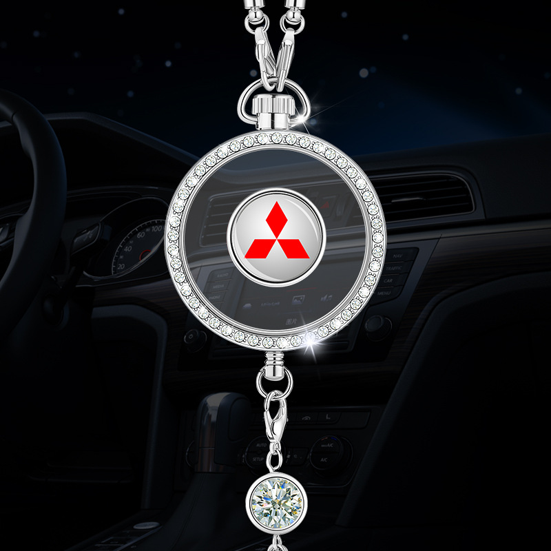 Wisiorek z logo aromaterapii samochodowej z metalu i diament��w