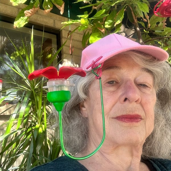 🔥LAST DAY 49% OFF-Hat Clip Hummingbird Feeder