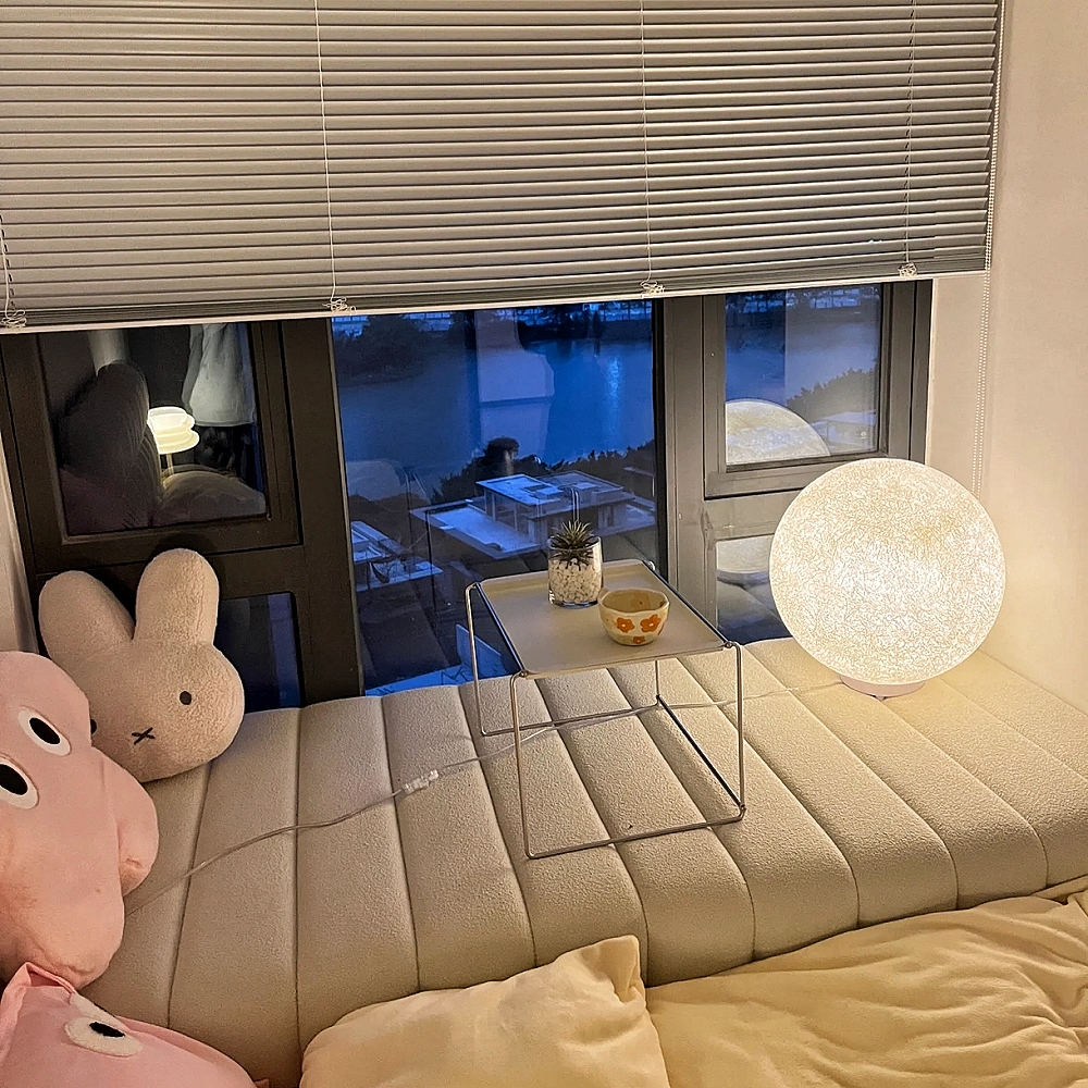 Nordic Creative Interior Resin Fiber Art Moon Floor Lamp