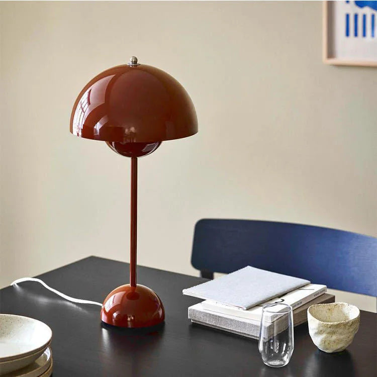 Metal Minimalist Table Lamp Creative Beside Lamp