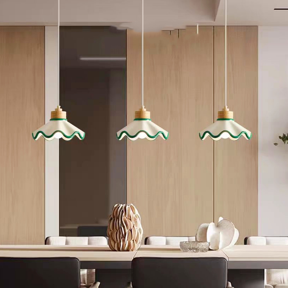 Medieval-Style Restaurant Island Platform With Cream-Colored Resin Pendant Lamp