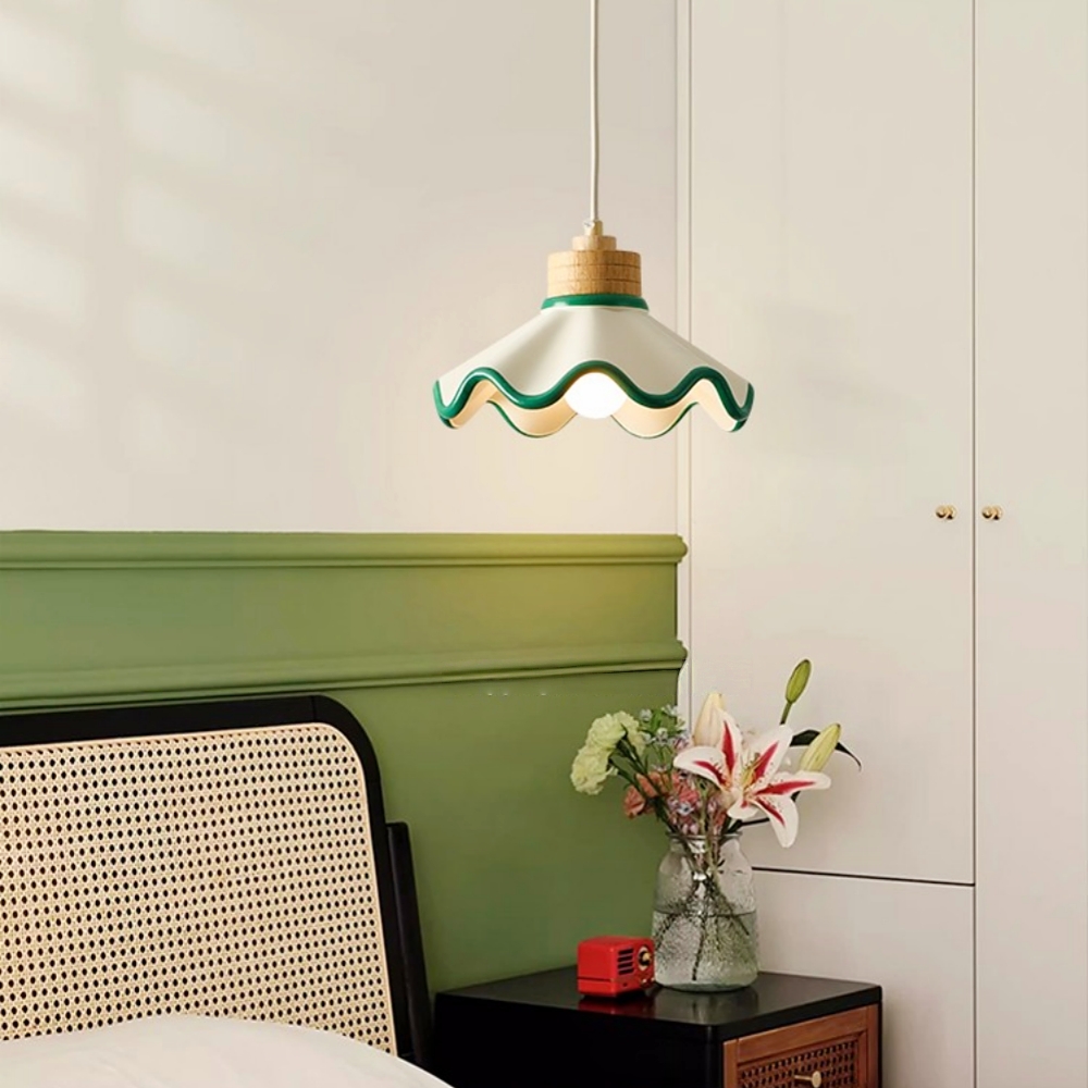 Medieval-Style Restaurant Island Platform With Cream-Colored Resin Pendant Lamp