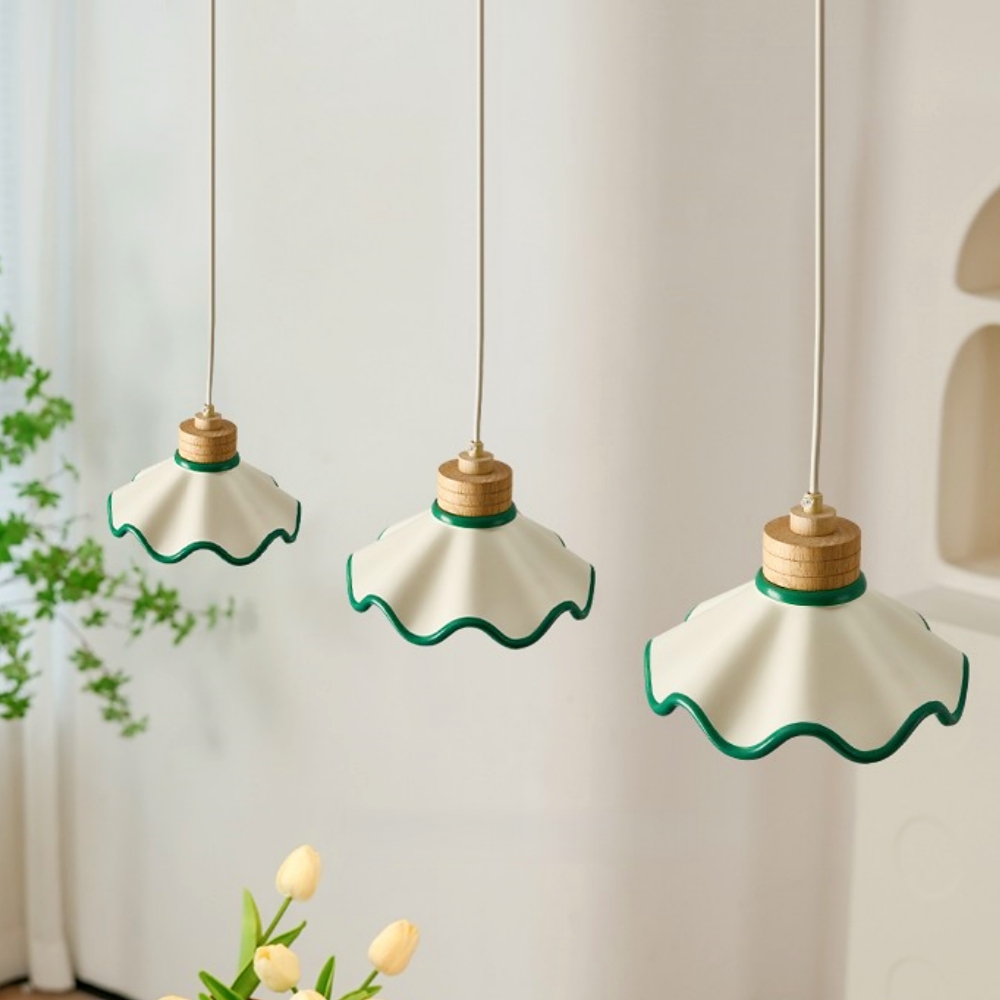 Medieval-Style Restaurant Island Platform With Cream-Colored Resin Pendant Lamp