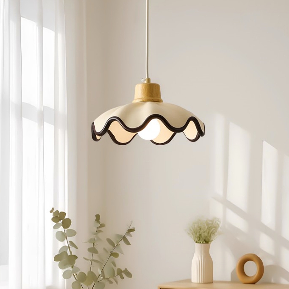 Medieval-Style Restaurant Island Platform With Cream-Colored Resin Pendant Lamp