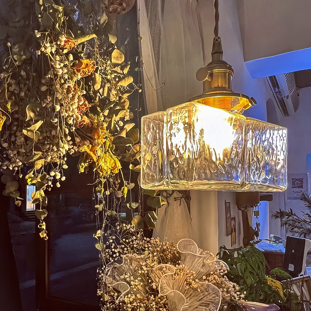 Classical Retro Brass Art Glass Chandelier Suitable For Coffee Shops Study Rooms And Foyers