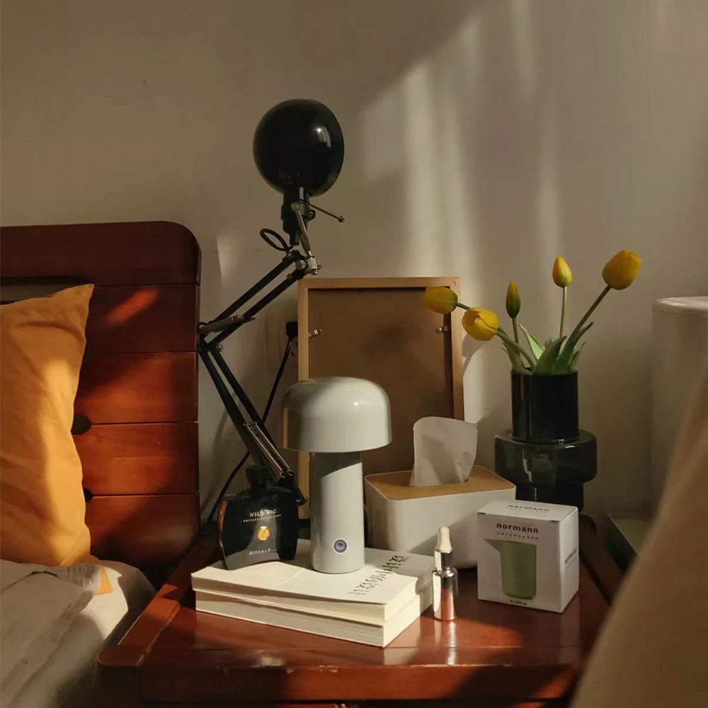 Designer creative mushroom table lamp portable bedside lamp desk lamp