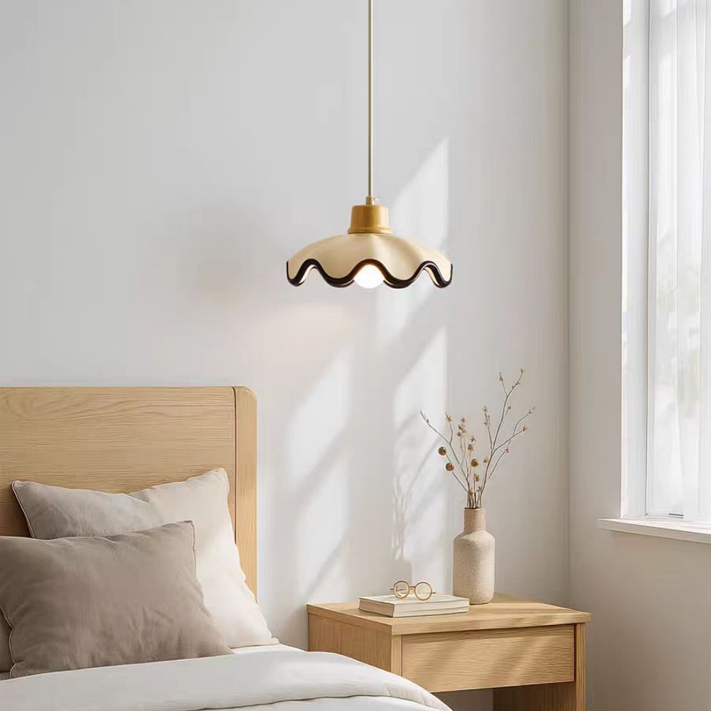 Medieval-Style Restaurant Island Platform With Cream-Colored Resin Pendant Lamp