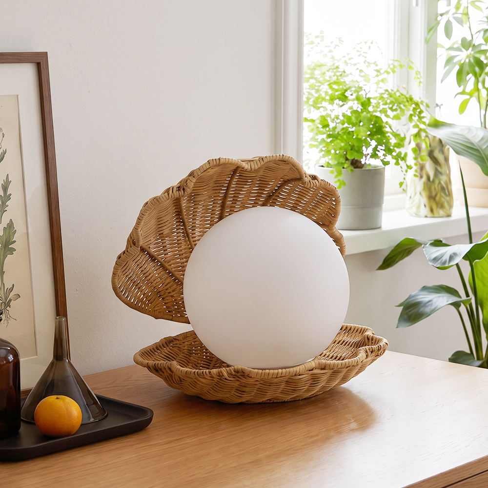Iris Clam Shell Table Lamp Coastal Seashell Bedside Light