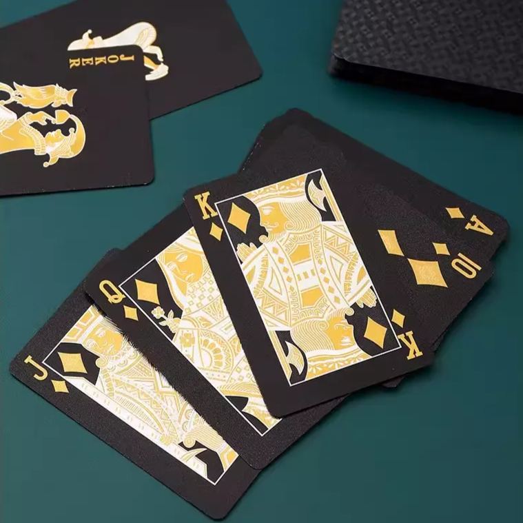 Blume 高端PVC金色扑克牌｜防水耐用 家用斗地主掼蛋专用卡牌（黑金 / 紅金）